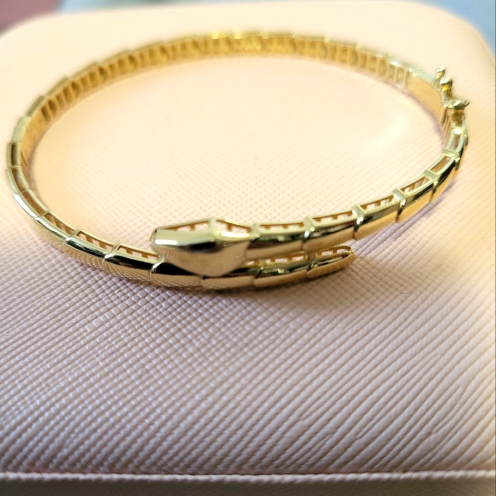18Karat Serpentine  Bangle